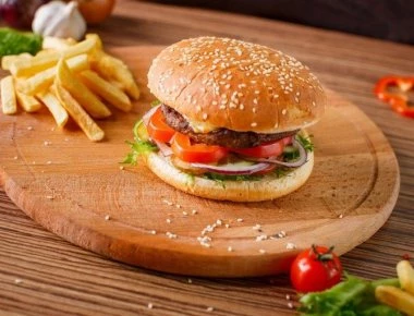 Προσοχή: Μην ξαναφάτε σε ξύλινο πιάτο σε εστιατόριο - Δείτε γιατί